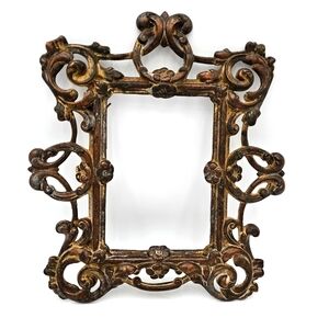 Antique Heavy Picture Frame. 4X6" Photo Area.